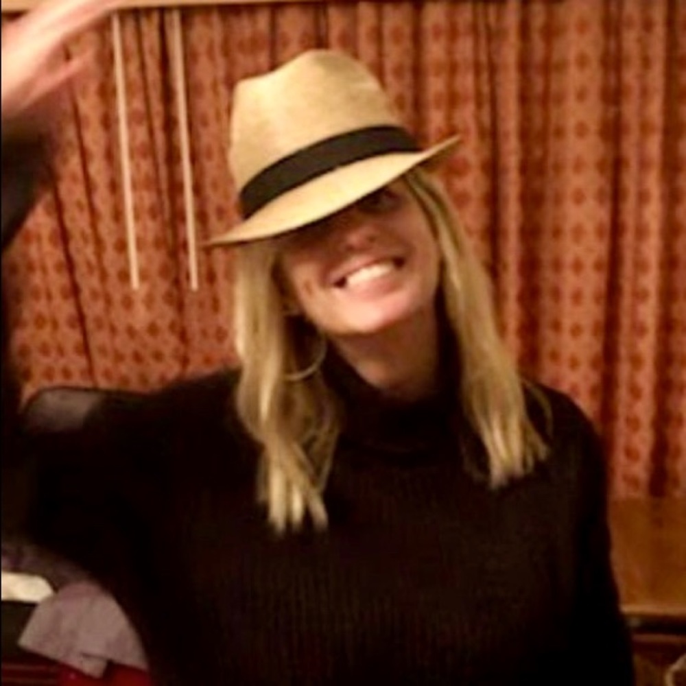 Meet your Posher, Debi